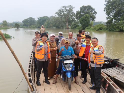 Kapolres Lampung Timur Dampingi Dir Pam Obvit Cek Penyeberangan Desa Kali Pasir Dan Desa Tanjung Tirto Way Bungur