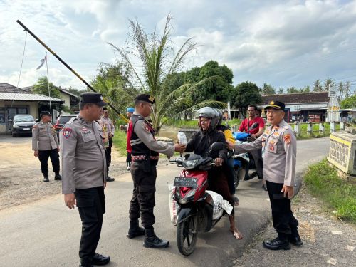 Polres Lampung Timur Berbagi Takjil, Tebar Kepedulian di Bulan Ramadhan